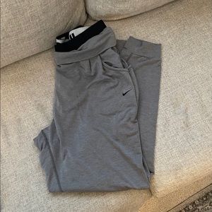 VGUC Gray Nike Women’s Joggers size L Large